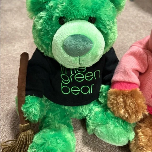 Bloomingdale’s Wicked Elphaba Bear x Gund 💚 🧹✨ - Picture 2 of 3